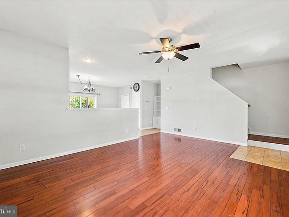 4th image of 3815 Hazelwood Ave