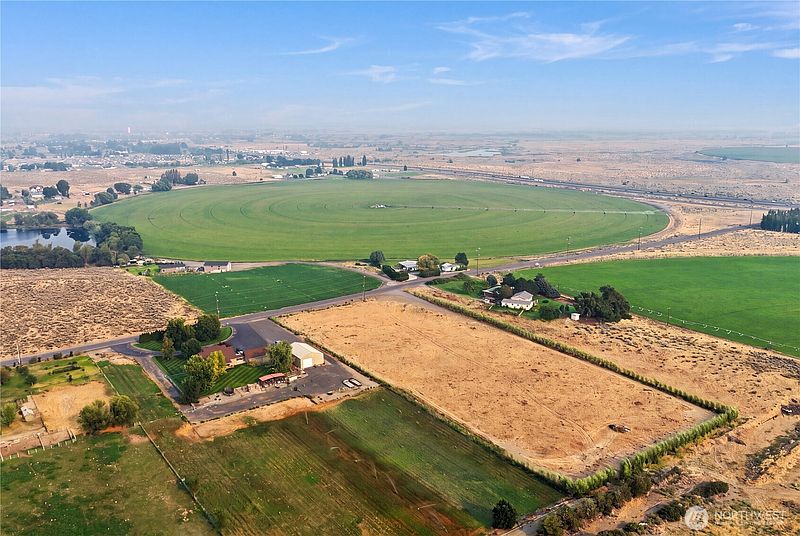 5th image of 1588 NE E Road