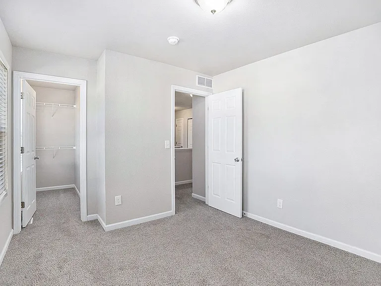 1048 Broken Ridge Dr — Photo 14