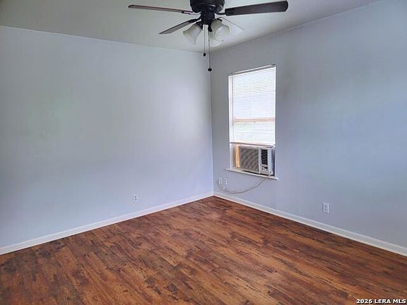 3rd image of 622 Bexar Dr