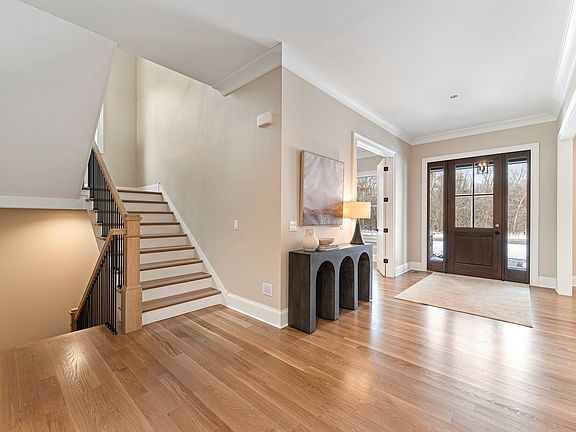4th image of 213 Northampton Ln