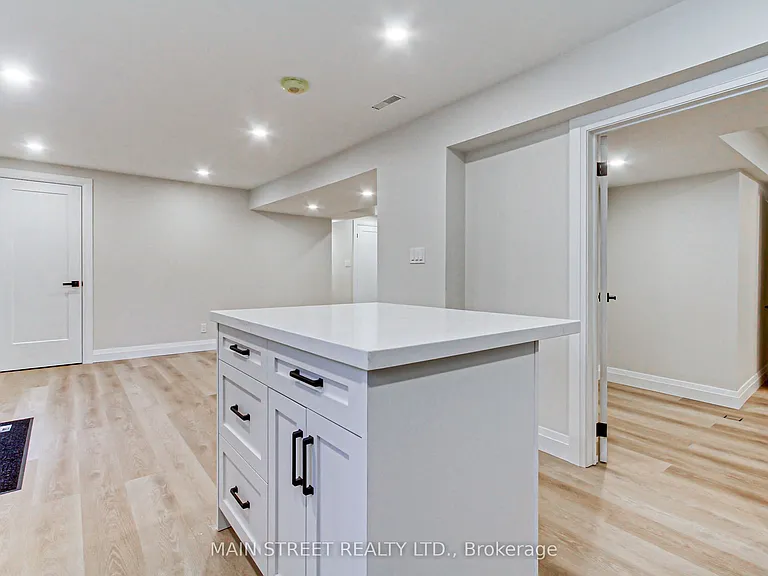 4 Carrington Pl #B — Photo 9