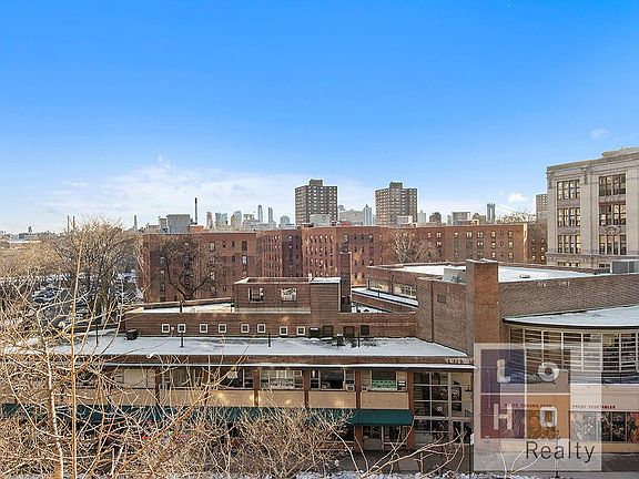 4th image of 550 Grand St APT G6a