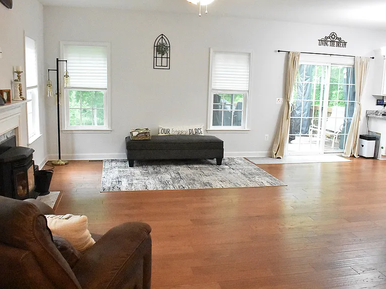 526 Monticello Cir — Photo 10