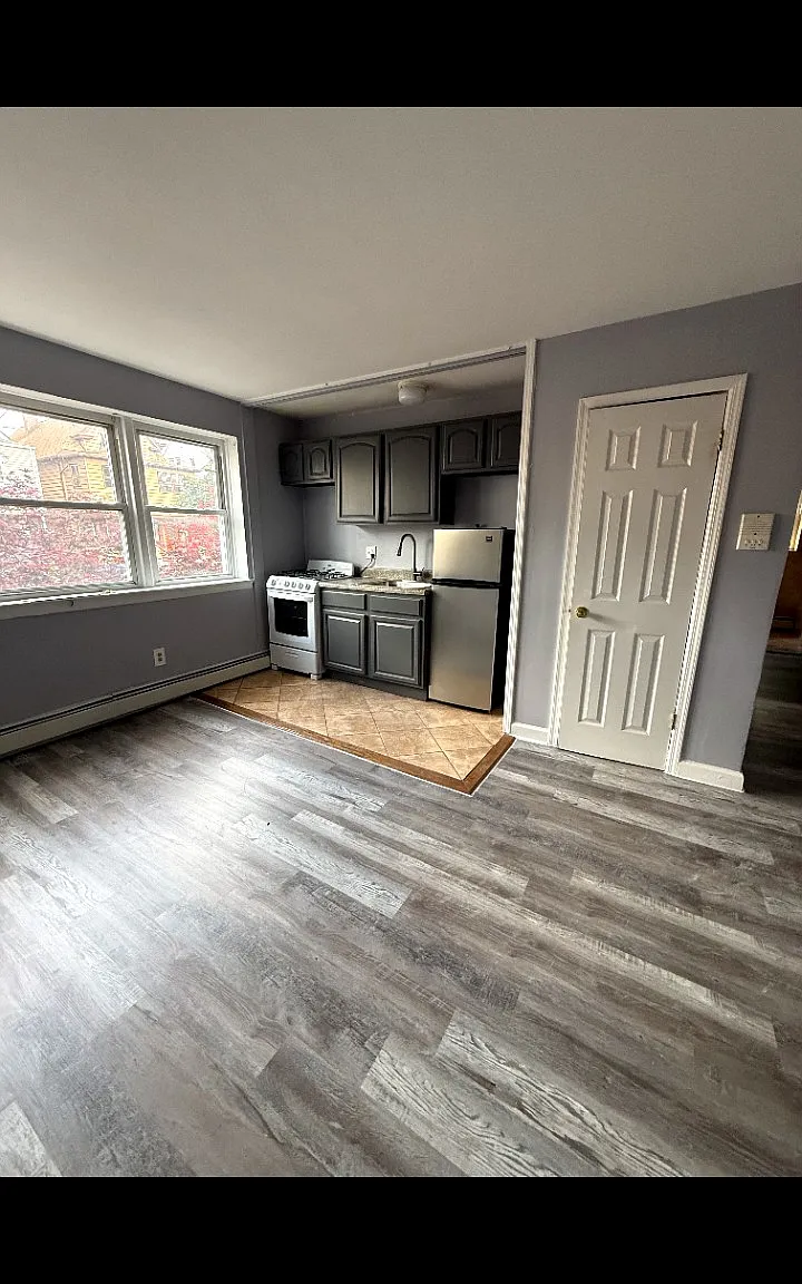 321 Sanford Ave — Photo 3