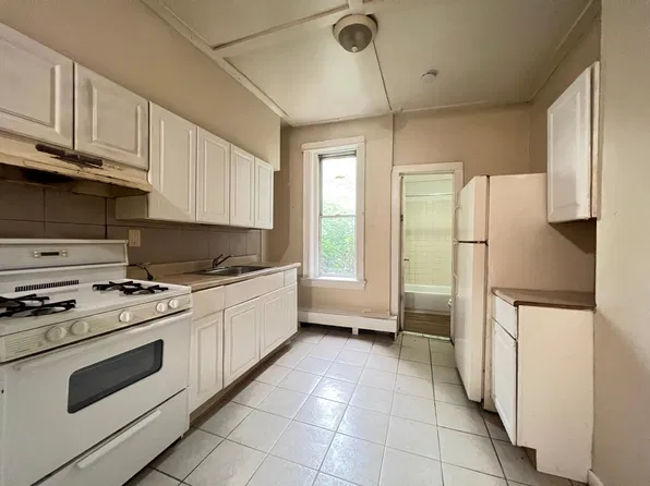 38 Bartholdi Avenue image 1 of 5