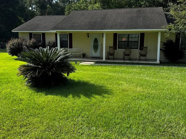 711 Crescent Cir, Douglas, GA 31533