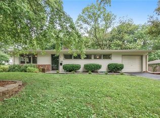7856 Juniper Dr, Prairie Village, KS 66208