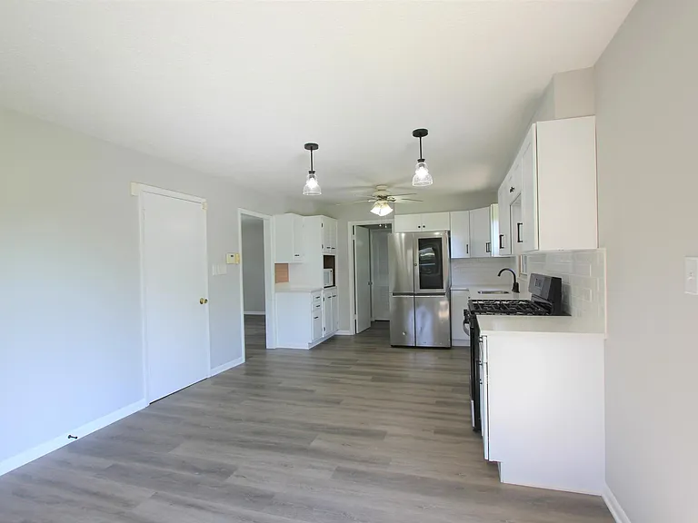 513 Thorne Dr — Photo 11