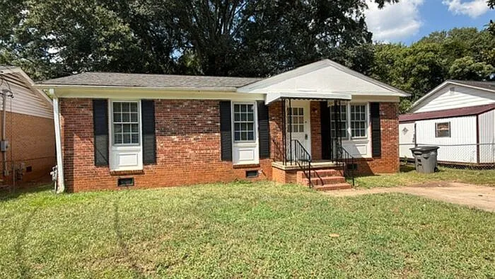 3 bed, 1.0 bath, $995 — Photo 3