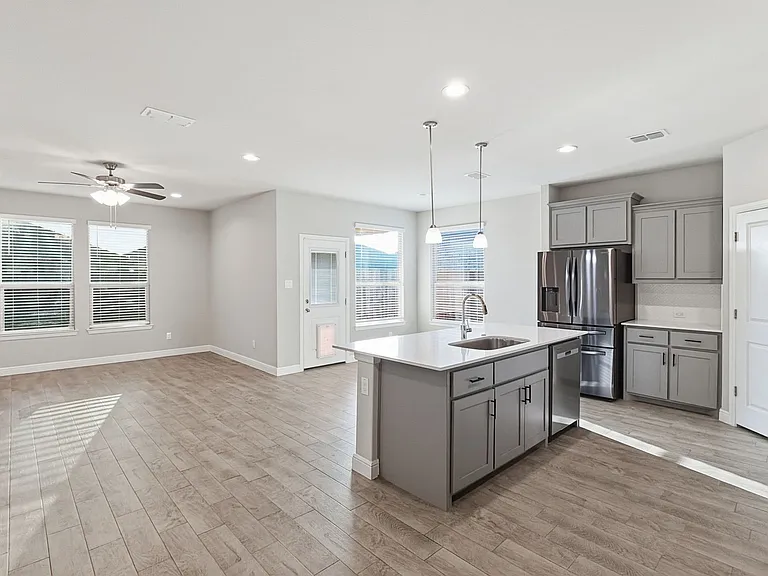 14525 Delphinus Dr — Photo 11