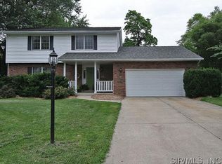 808 Enos Ln, Godfrey, IL 62035