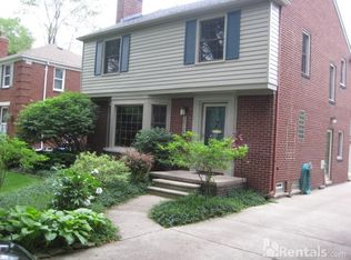 26726 Wyoming Rd, Huntington Woods, MI 48070