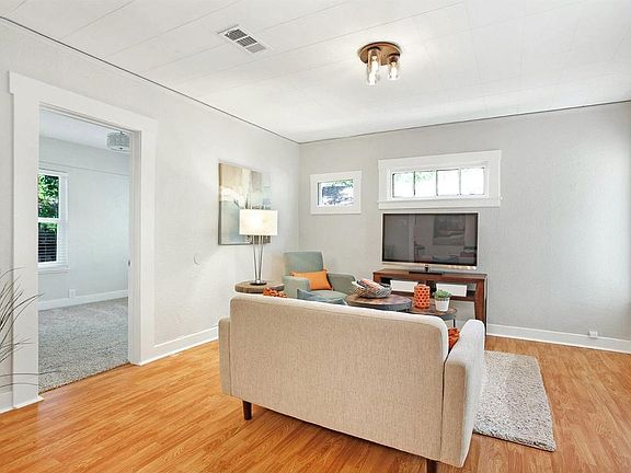 5th image of 2924 38th St