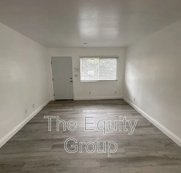 315 NE 3rd Ave #B — Photo 2