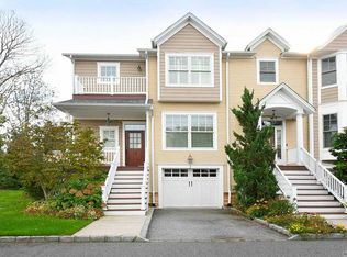 3 Rosebud Ln #3, Babylon, NY 11702