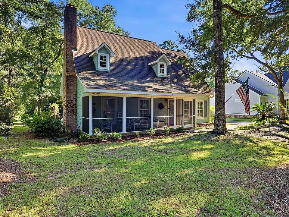 1st image of 587 Hawthorn Dr.