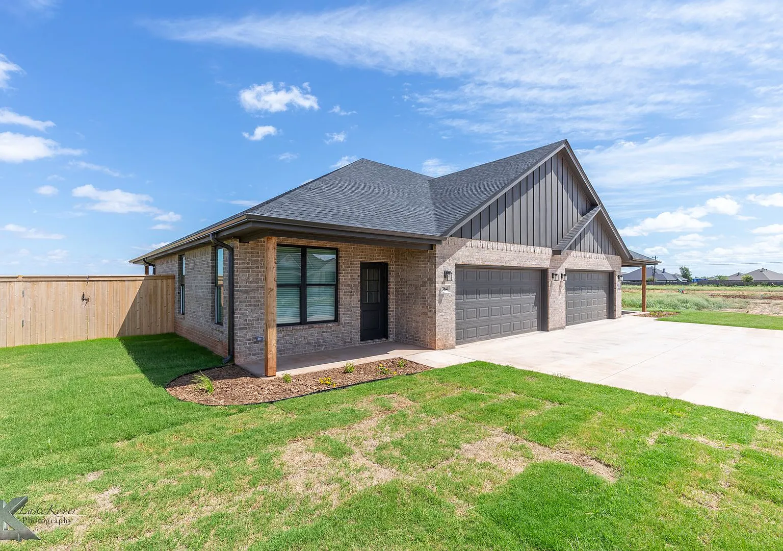 Newer Construction! 3 Bedroom, 2 Bath, 2 Car Garage — Photo 3