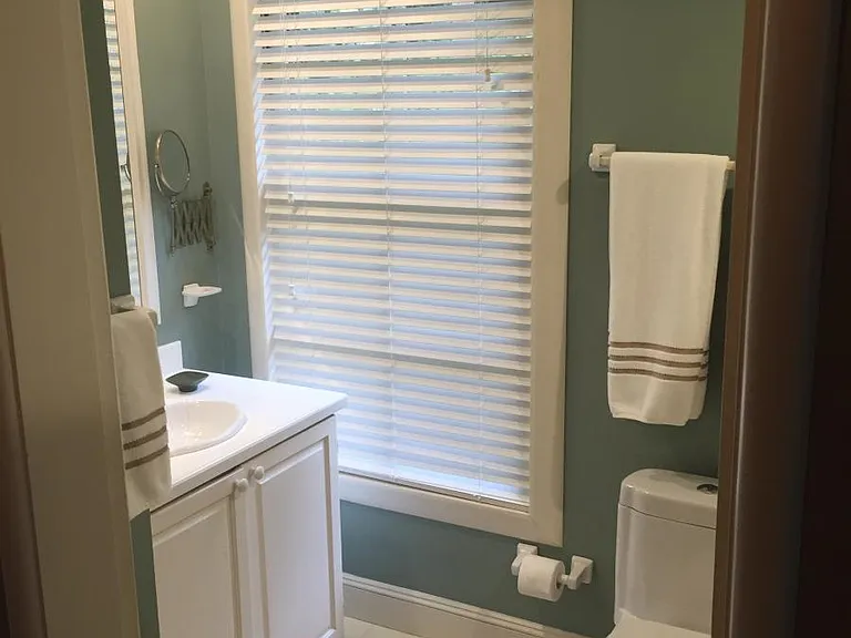 Full bath room