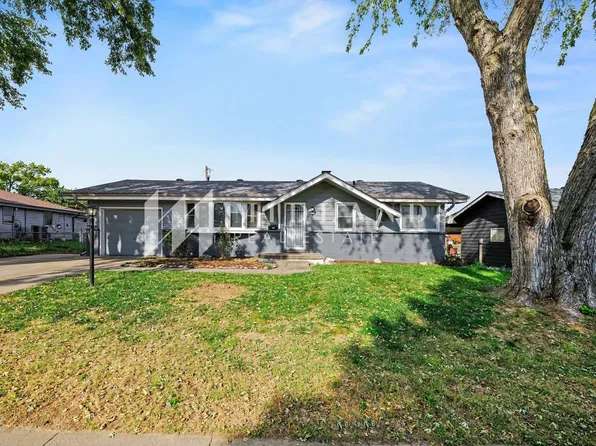 3958 McMahon Ave, Bellevue, NE 68147