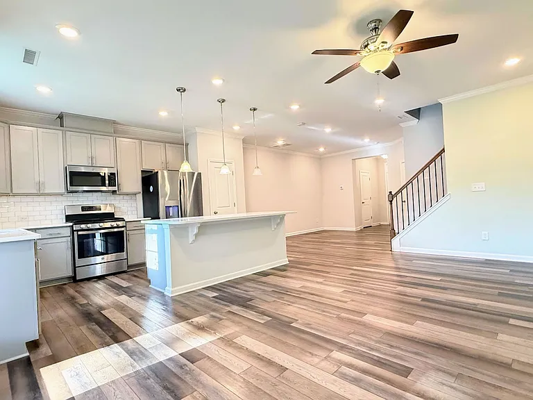 147 Hunston Dr — Photo 6