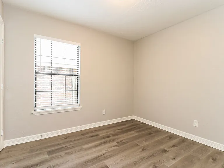 2321 Clareton Dr — Photo 11