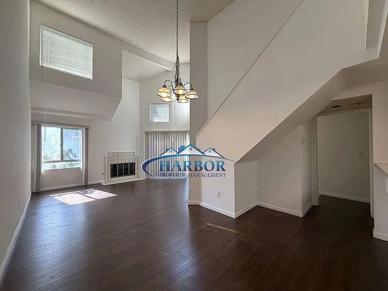 2 bed, 2.0 bath, 1123 sqft, $2,875 — Photo 2