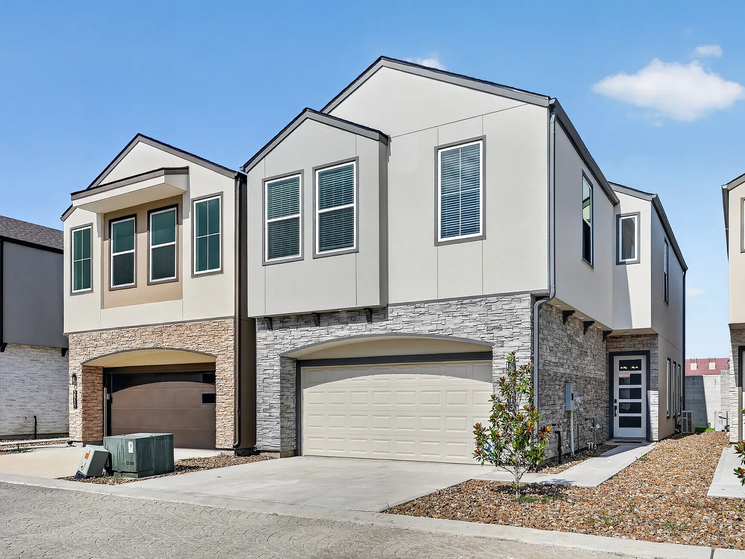 3 bed, 2.5 bath, 2181 sqft, $5,750 — Photo 3