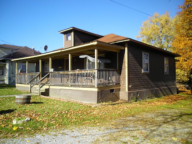 2nd image of 211 Ridge Ave