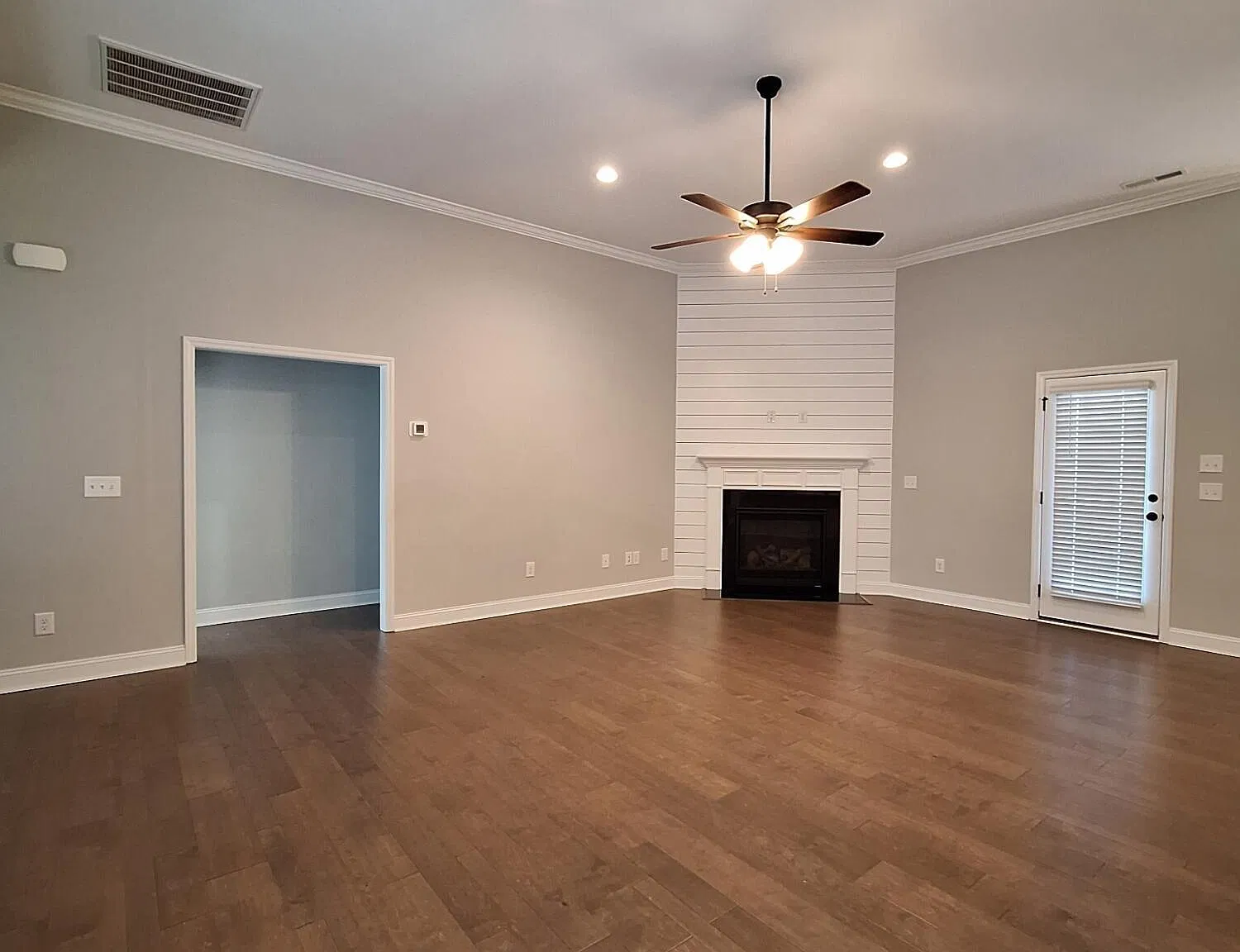 3 bed, 2.0 bath, $2,100 — Photo 4