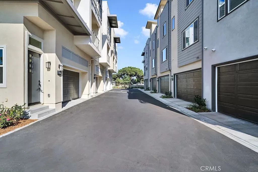 2 bed, 1270 sqft, $4,795 — Photo 3