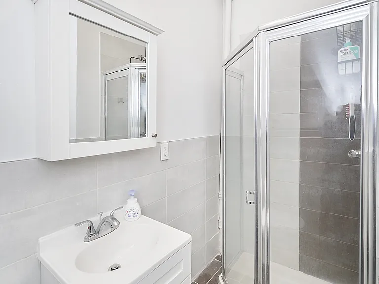 331 W 43rd St #1B — Photo 6