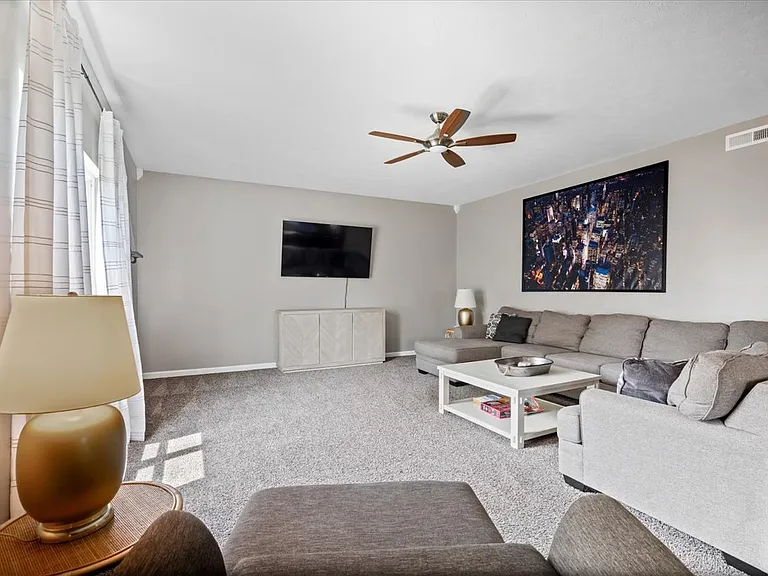 993 Kempson Ct — Photo 6