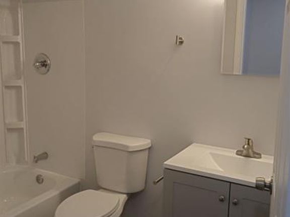 4th image of 3011 Oxford Ln