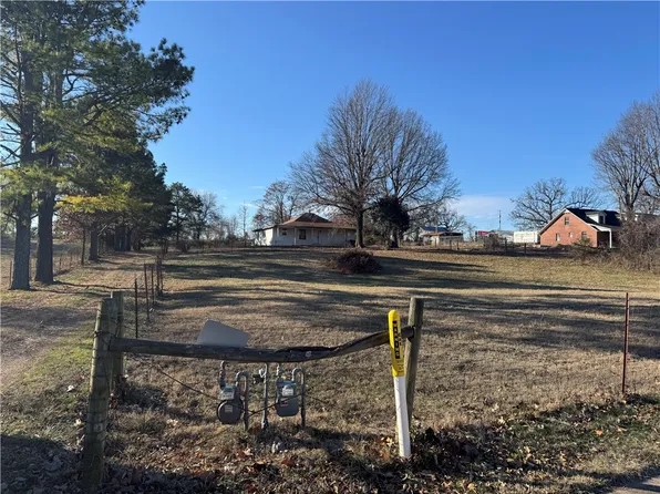 4515 Falcon Rd, Springdale, AR 72762