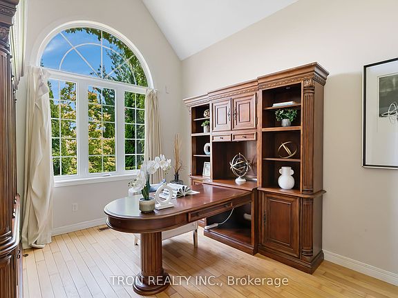 3rd image of 505 Yorkshire Dr