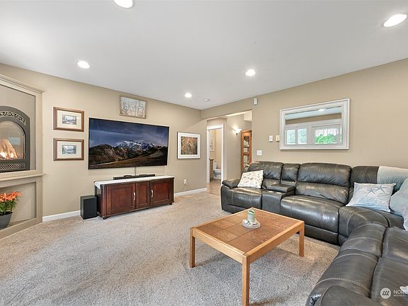 4th image of 1847 Twin Oaks Lane