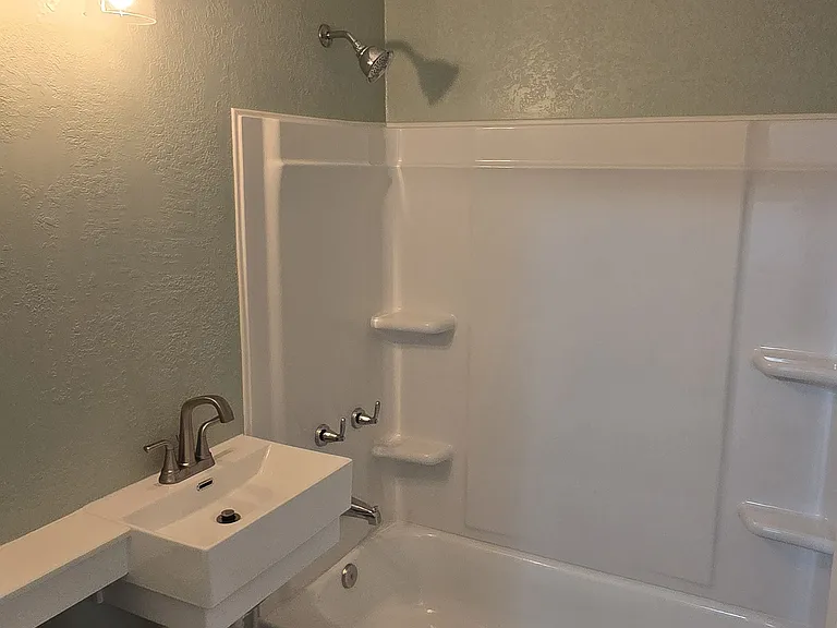 808 Hancock Ave — Photo 18