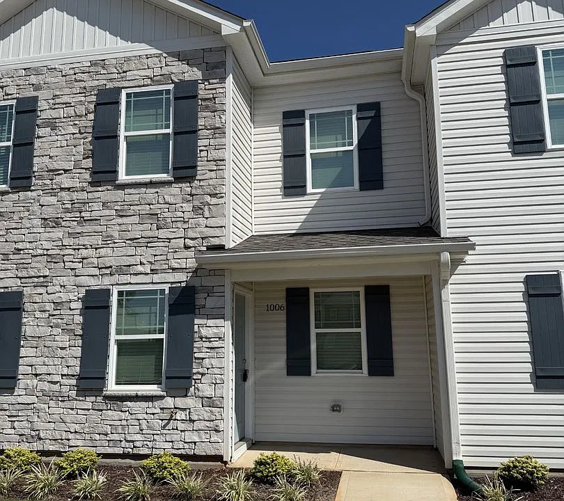 1006 Peony Ln