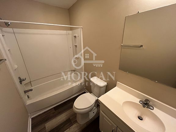 4th image of 1317 Main St APT C