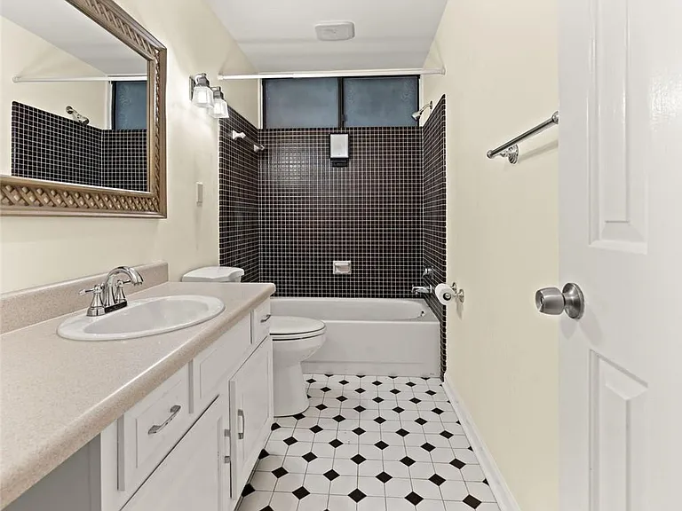 206 6th St NE #206 — Photo 9