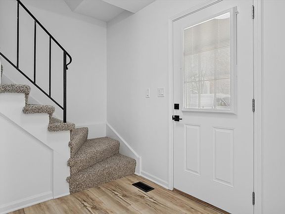 3rd image of 3S184 Birchwood Dr