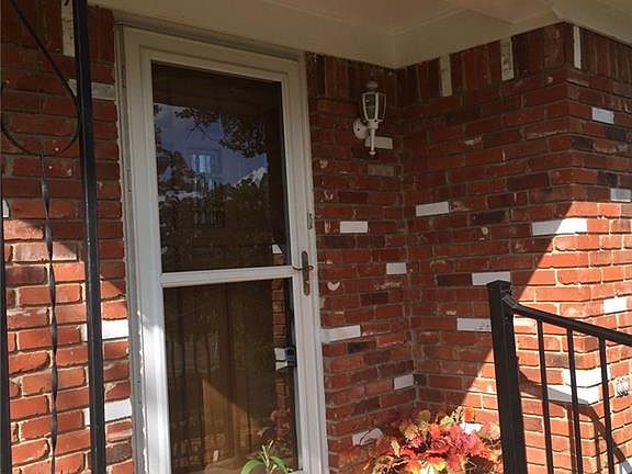 3rd image of 901 Seymore Cir