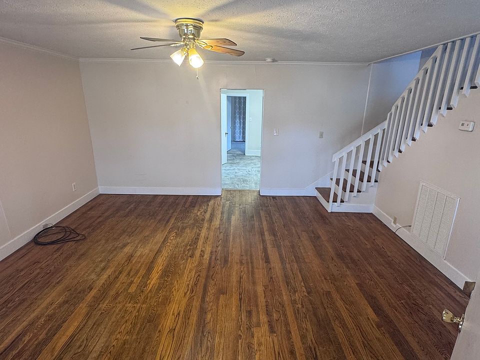 1st image of 908 E Myrtle Ave