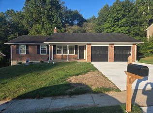 18 Decker Dr, Newark, DE 19711