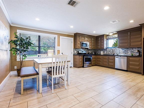 2nd image of 845 Holly Ridge Dr