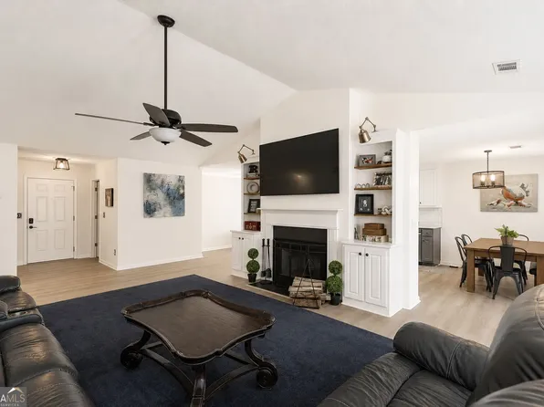 5825 April Dr, Sugar Hill, GA 30518