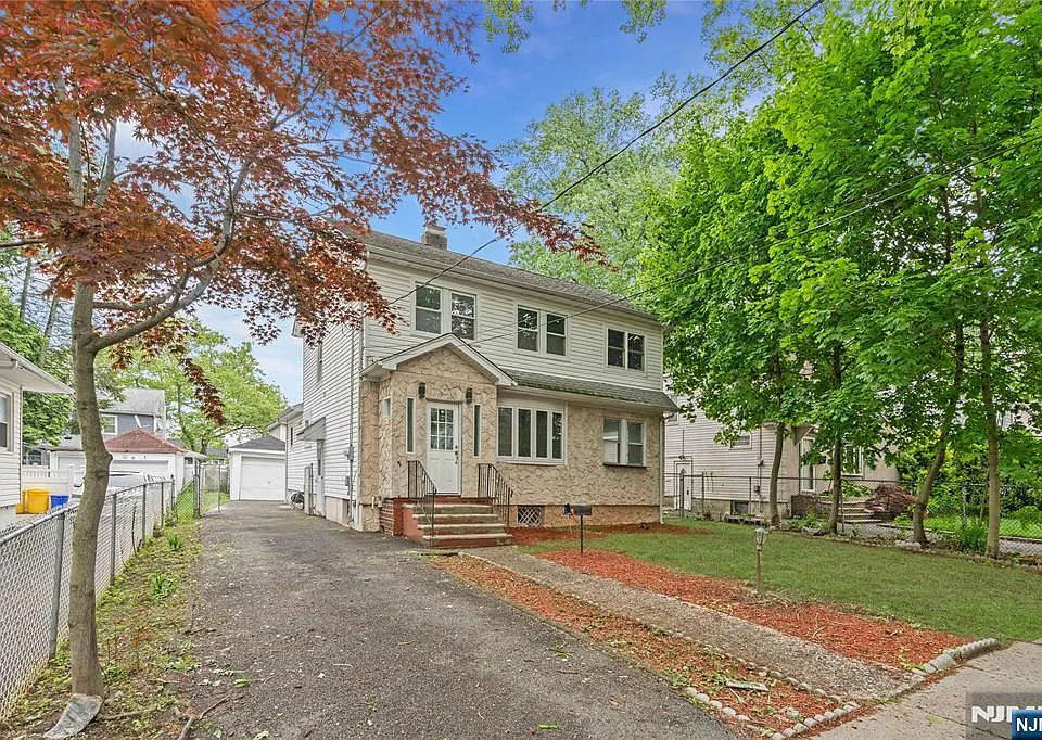 1153 Margaret St