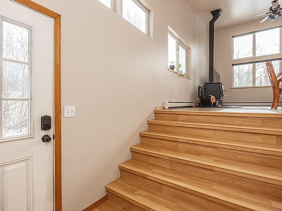 4th image of 110 Currant Ct