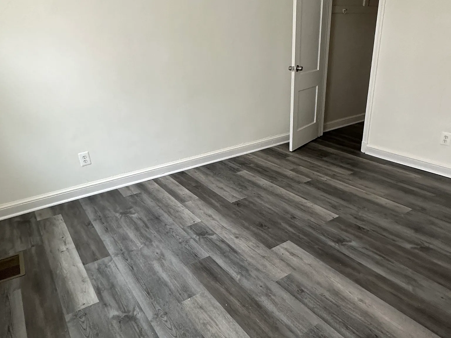 3 bed, 1300 sqft, $3,100 — Photo 4